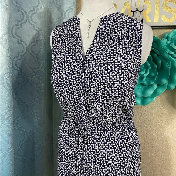 GAP Sleeveless Shirt Dress, Elastic waist w/ drawstring
Size S - Picture 4 of 12